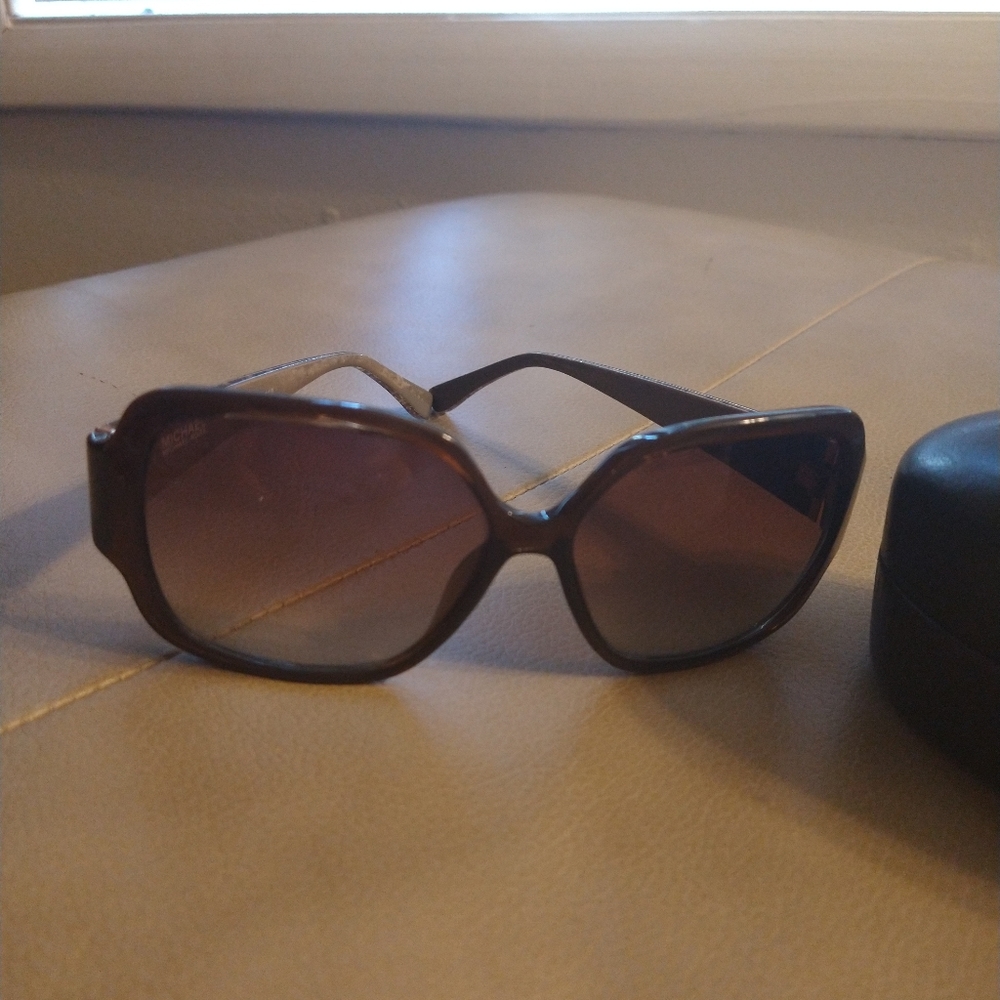 Like new michael kors sunglasses